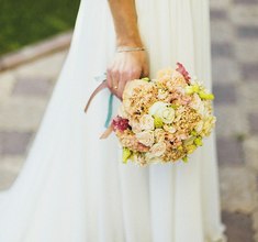 свадебный букет из гвоздик и кустовых роз